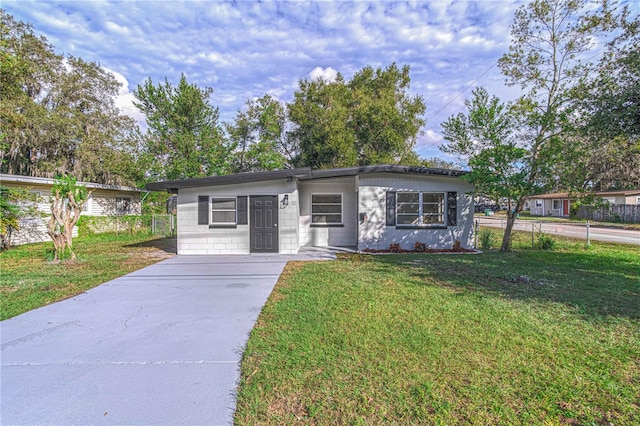 single story home with a front yard