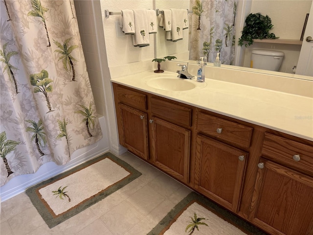 full bathroom featuring vanity, toilet, and shower / bath combo with shower curtain