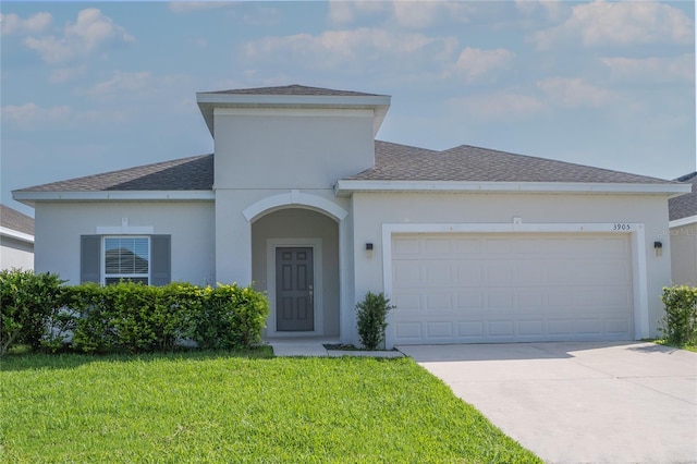 view of front of home featuring a front yard and a garage