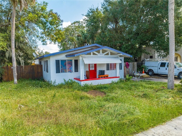 view of front of home with a front lawn