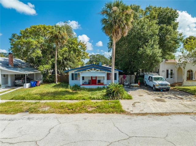 view of front of property with a front yard