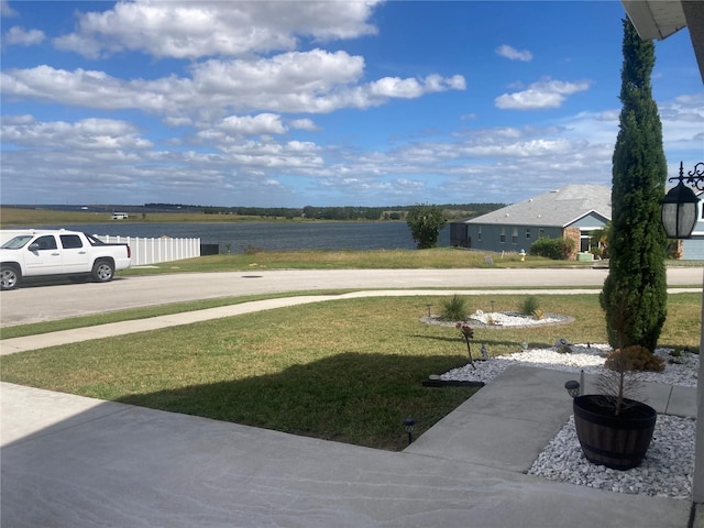 view of yard featuring a water view