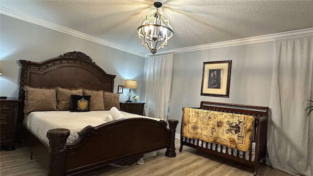 bedroom featuring a notable chandelier, light hardwood / wood-style floors, crown molding, and a textured ceiling