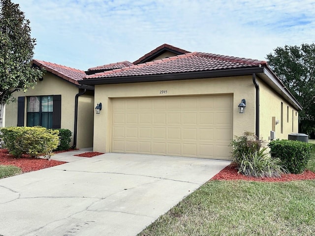 view of front facade featuring a garage