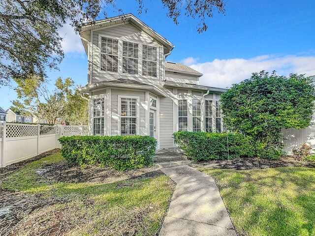 view of front of house with a front yard