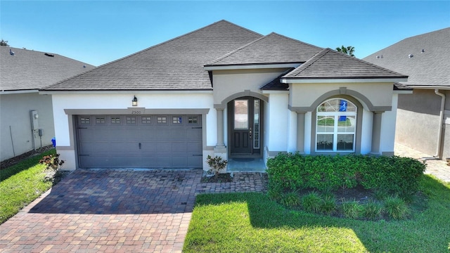 view of front of home featuring a front yard and a garage