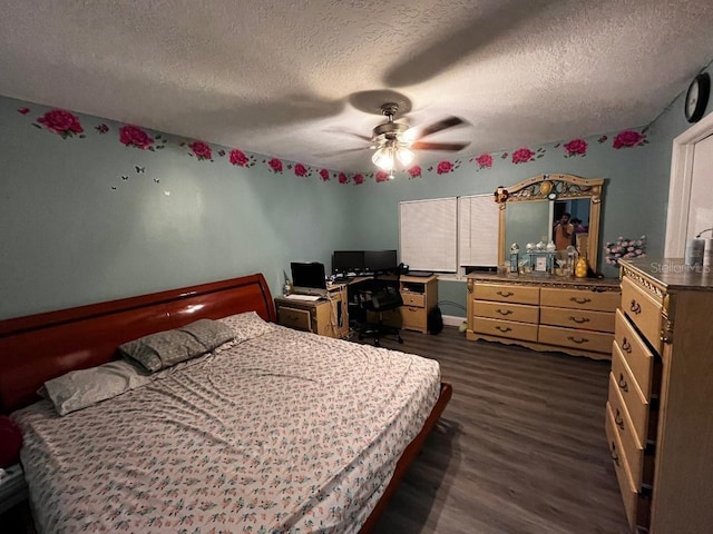 bedroom with ceiling fan, a textured ceiling, and dark hardwood / wood-style floors