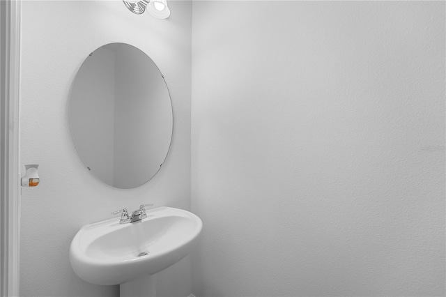 bathroom featuring sink