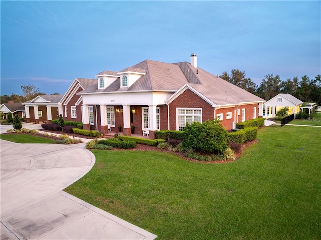 view of front of property with a front lawn