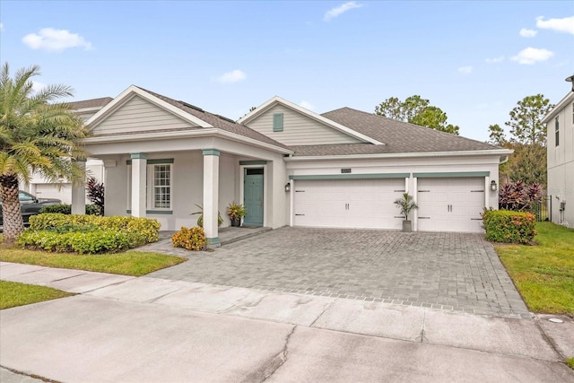 view of front facade featuring a garage