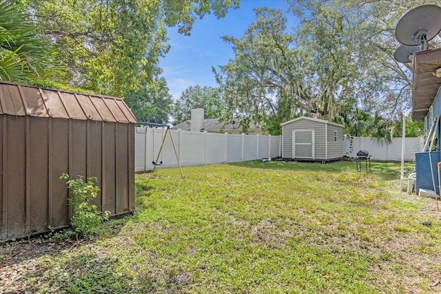 view of yard with a storage unit