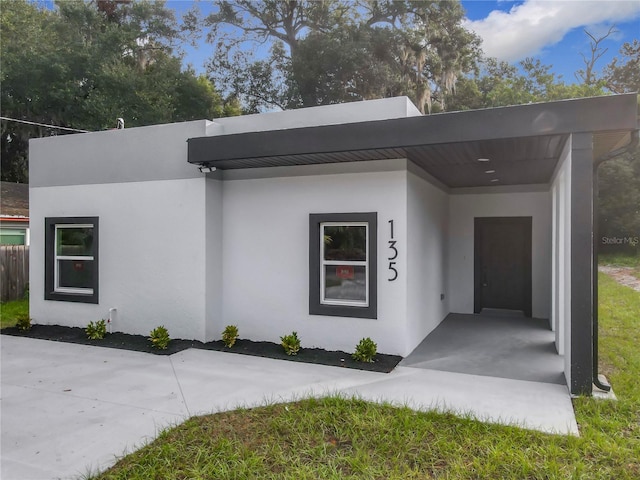 view of front of home featuring a carport