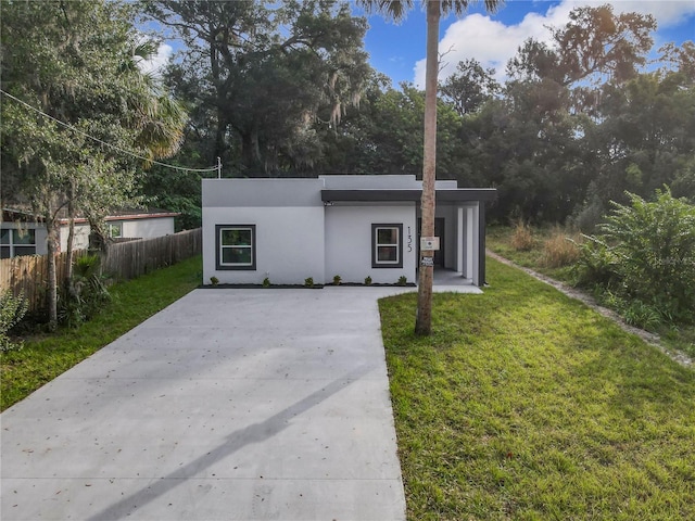 view of front of house featuring a front yard