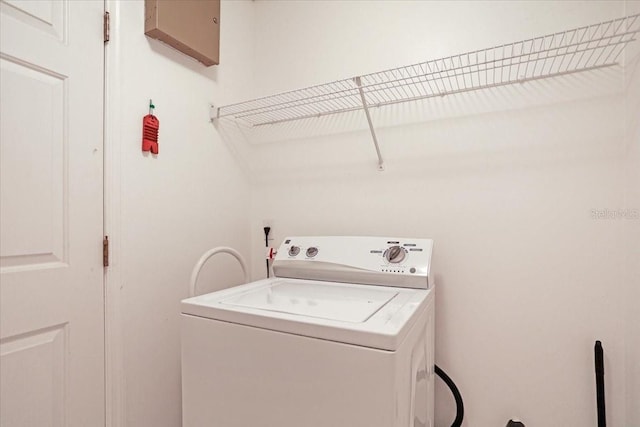 laundry area with washer / clothes dryer