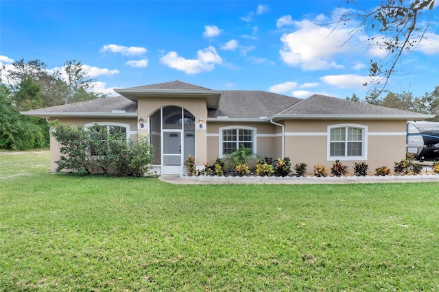 view of front of home featuring a front lawn