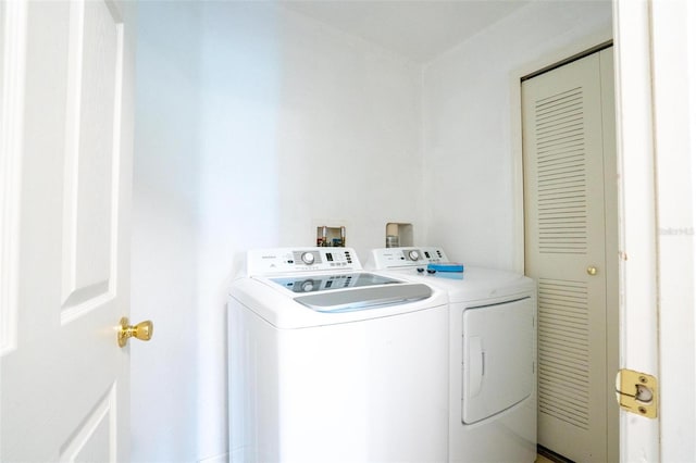 clothes washing area featuring washing machine and dryer