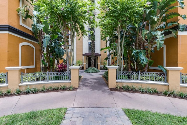 12527 Floridays Resort Dr Unit E-103, Orlando, FL 32821 - view of community with a fenced front yard