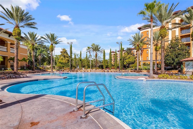 view of swimming pool with a jacuzzi and a patio