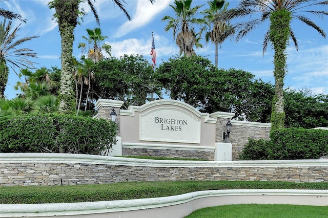 view of community / neighborhood sign