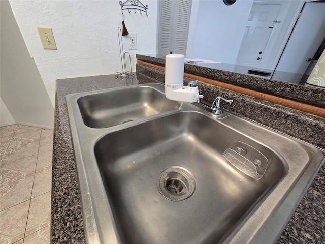 623 Dory Ln Unit 112, Altamonte Springs, FL 32714 - detailed view of a sink, dark countertops, and baseboards