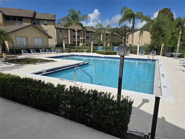 view of swimming pool