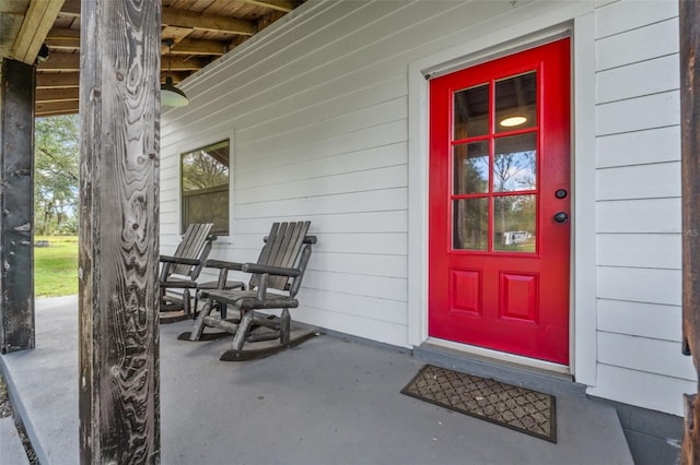 entrance to property featuring a porch