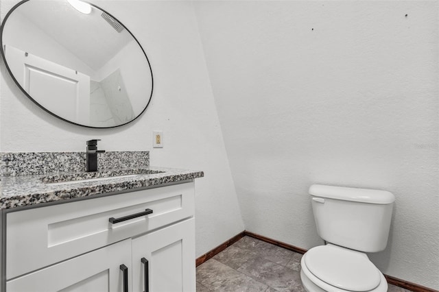 965 Keen Rd, Frostproof, FL 33843 - half bath with toilet, baseboards, and vanity