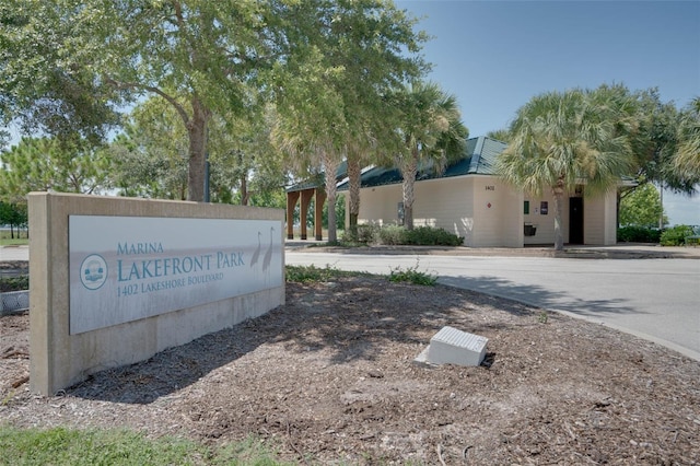 view of community / neighborhood sign