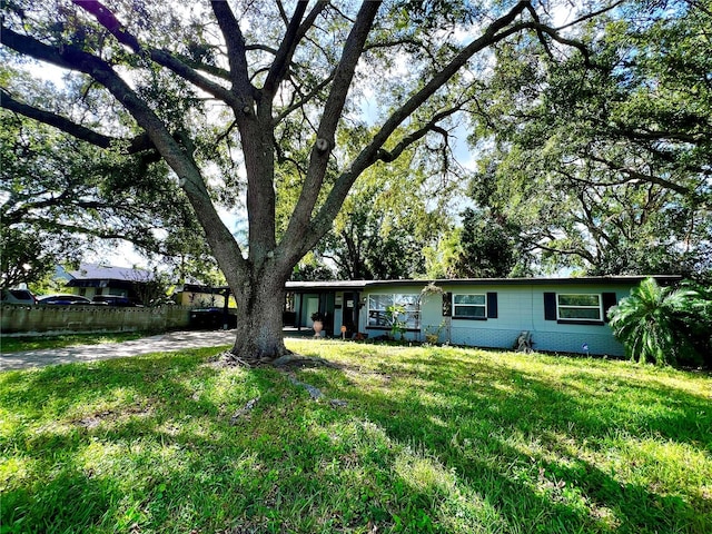 ranch-style home with a front yard