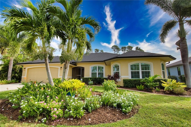 view of front facade featuring a front lawn and a garage