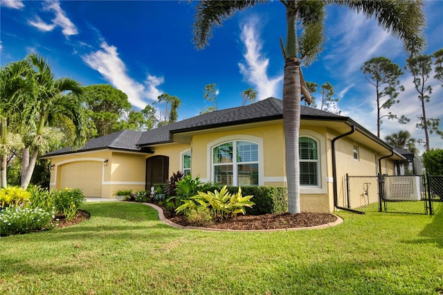 view of front of house with a front lawn and a garage