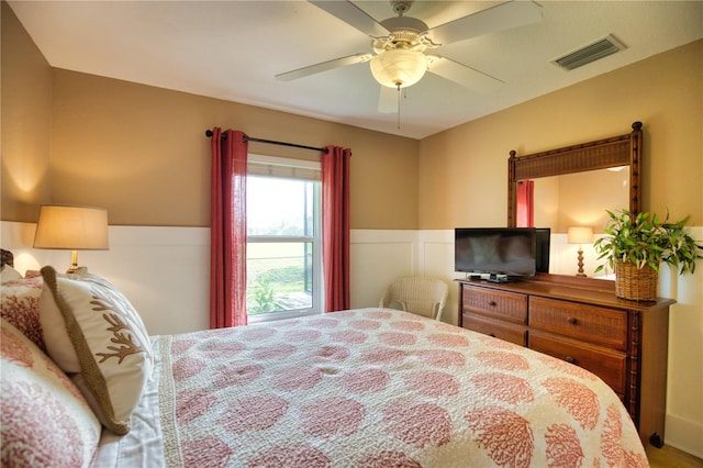 bedroom with ceiling fan