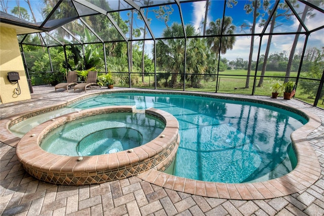 view of pool featuring an in ground hot tub, a patio area, and a lanai