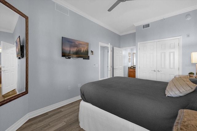 bedroom with ceiling fan, dark hardwood / wood-style floors, ornamental molding, and a closet