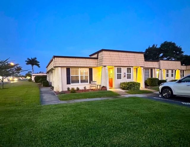 view of front of home featuring a yard