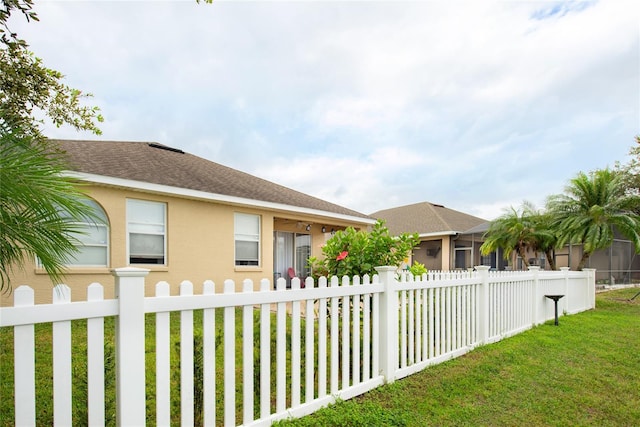 view of side of property featuring a lawn