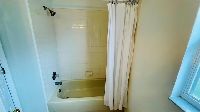 bathroom with shower / bath combo