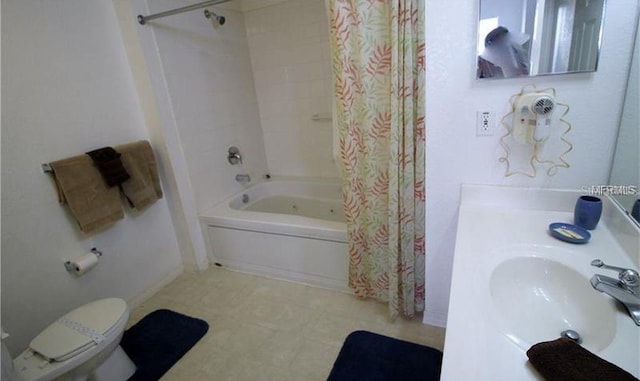 full bathroom featuring shower / bath combo with shower curtain, vanity, and toilet