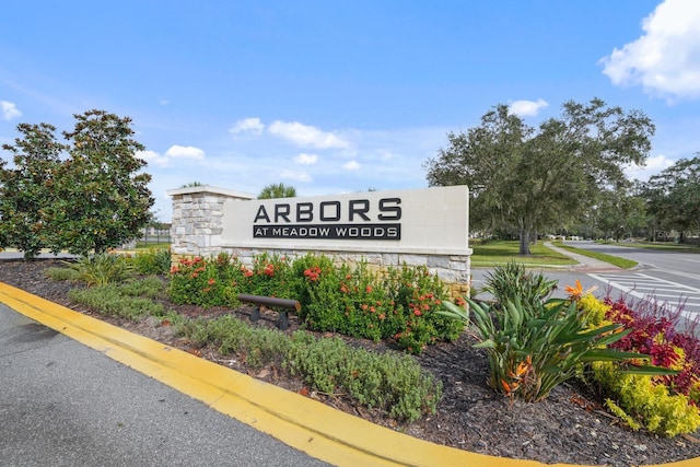 view of community / neighborhood sign