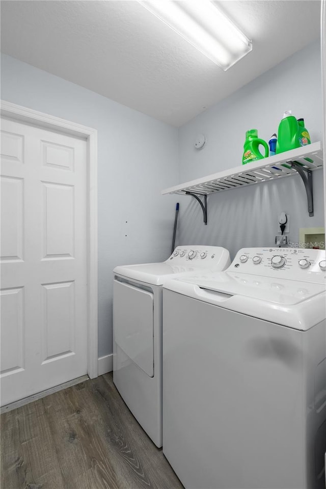 632 Pinewood Dr, Davenport, FL 33896 - clothes washing area featuring dark wood finished floors and washing machine and dryer