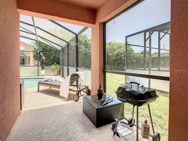 sunroom with vaulted ceiling