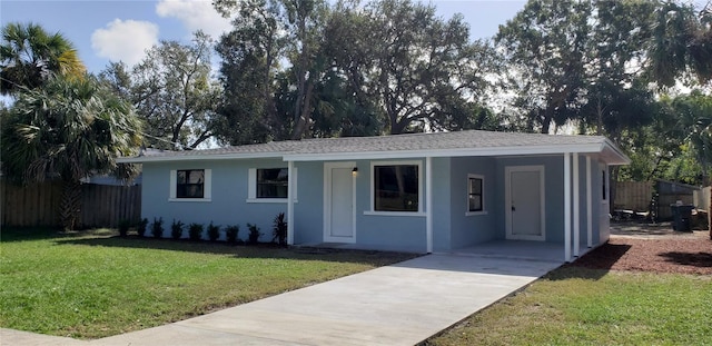 single story home with a front lawn