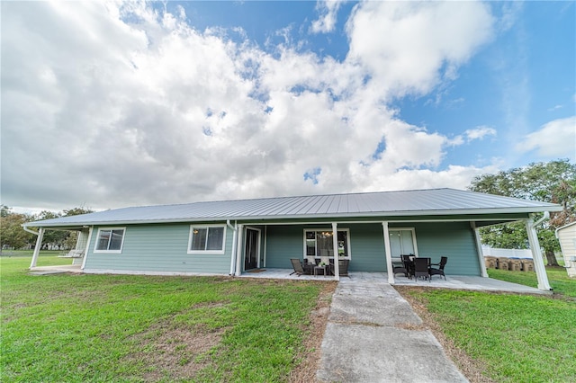 view of front of house featuring a patio area and a front yard