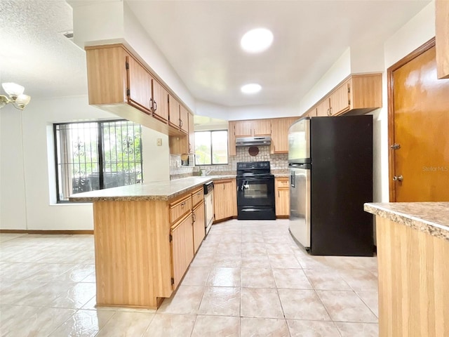 kitchen featuring kitchen peninsula, tasteful backsplash, dishwashing machine, electric range, and stainless steel fridge