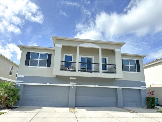 townhome / multi-family property featuring a garage