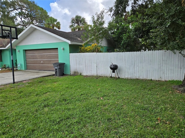 view of yard featuring a garage