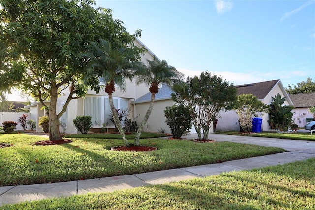 view of front of property with a front yard