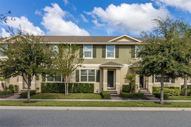 view of front of house featuring a front yard