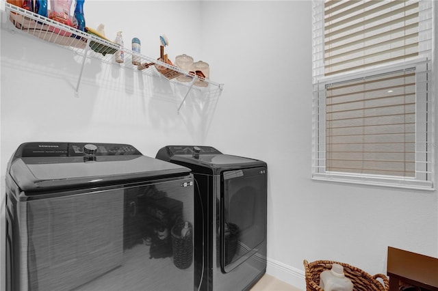 14442 Noto Ave, Clermont, FL 34714 - laundry area with washing machine and clothes dryer and baseboards