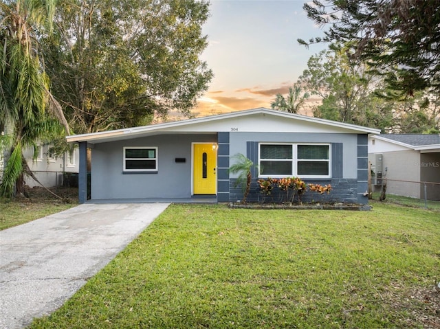 view of front of property with a yard